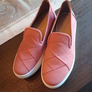 M. Gemi Gorgeous Leather Coral Slip-ons 41 (U.S. 10)